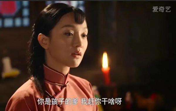 用每年一張劇照的形式，呈現周迅17歲至47歲出道30年的容貌變化