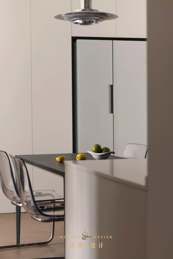 95㎡三室兩廳,堅持裝成這種風格是對的,無茶几餐廚一體乾淨溫馨 95㎡三室兩廳,堅持裝成這種風格是對的,無茶几餐廚一體乾淨溫馨