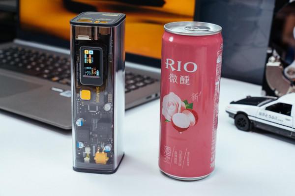 無法拒絕的賽博朋克工業美學：閃極100W超級移動電源 體驗分享