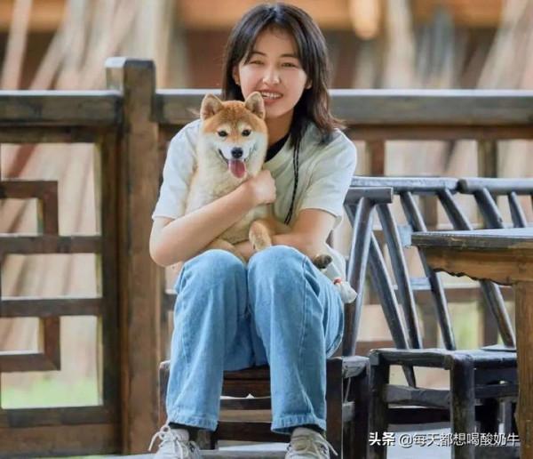 學生黨如何模仿張子楓的穿搭風格及妝容？