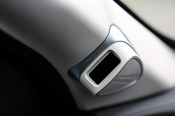 開車不習慣攝像頭對著自己？這些品牌已經想出瞭解決方案