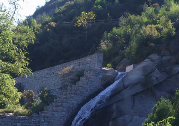 遼寧有一超大景區，佔地1000畝，距市區75公里，還藏著18尊雕像