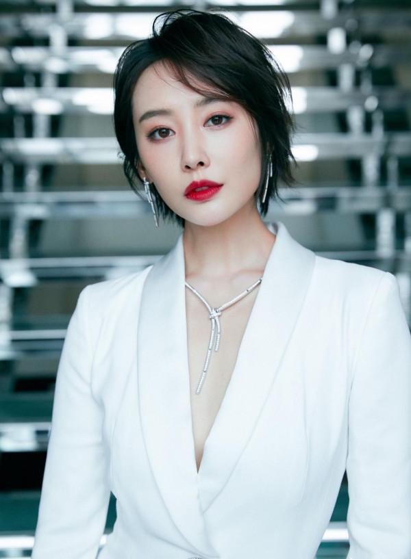 被渣男拉下水，好友取關微博，雖然招黑，卻一直努力著，李純加油