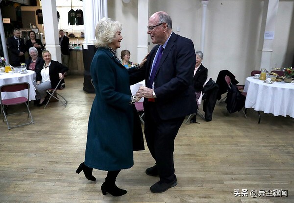 24張歐洲王室成員翩翩起舞的照片