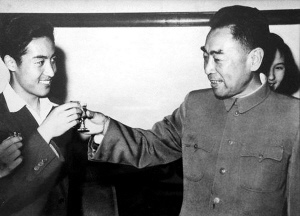 重慶談判晚宴上,一記者發出感嘆:一個周恩來就打敗了整個國民黨 重慶談判晚宴上,一記者發出感嘆:一個周恩來就打敗了整個國民黨