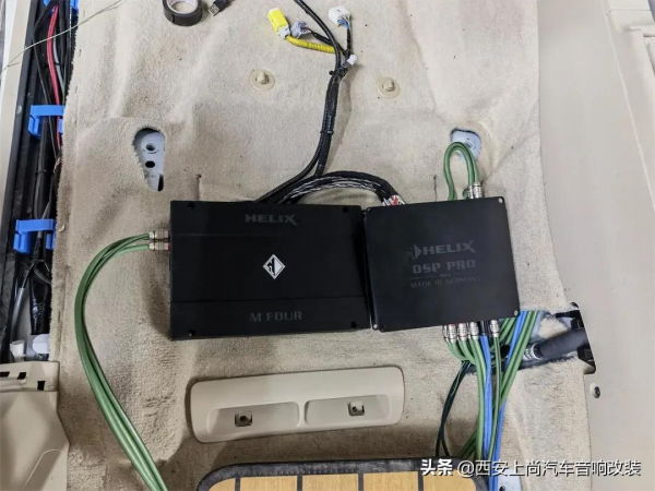 越野硬漢搭配HIFI立體環繞聲讓人意猶未盡，酷路澤升級德國RS音響