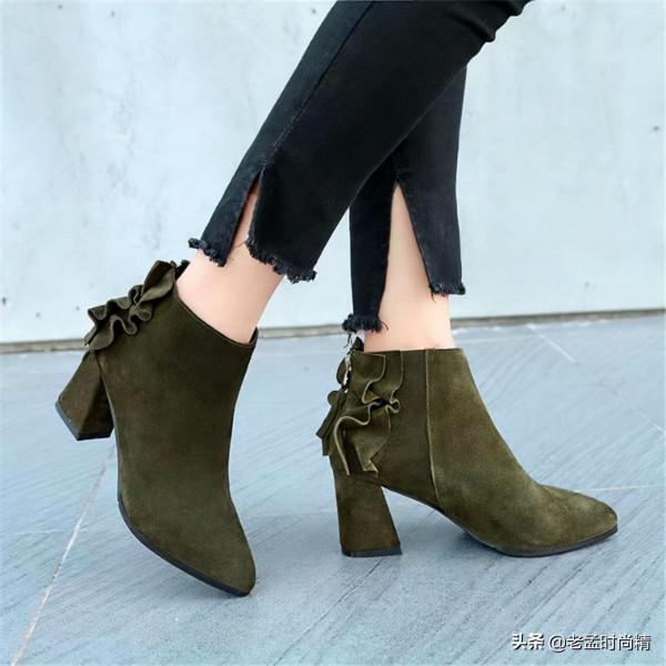 怪不得姐姐丟掉細跟鞋，原來今年流行這款單鞋，不僅好穿還好看