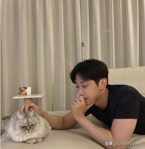 韓國男神們寵物大盤點!萌寵+美男不要太養眼 韓國男神們寵物大盤點!萌寵+美男不要太養眼