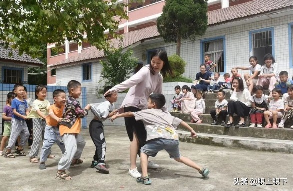 教師這份職業真的安逸嗎？分享一個山區縣鄉村老師的真實故事