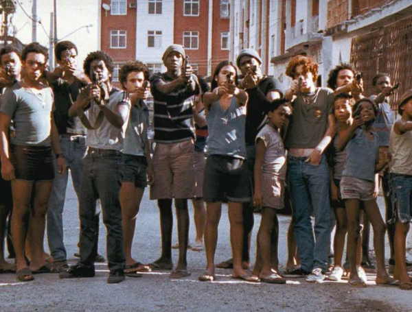 魔幻巴西！黑幫比政府更注重防疫工作，給貧民窟送食物和醫療物資