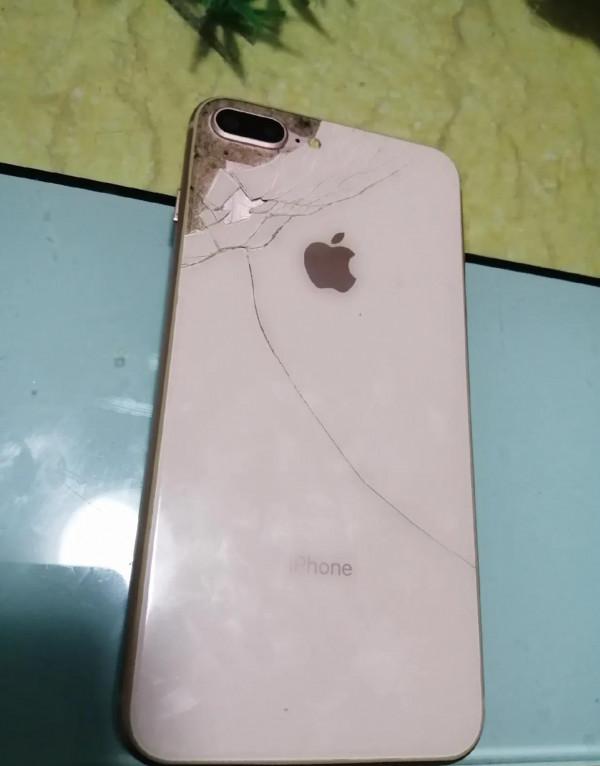 請懂行的條友給看看這個iPhone8P是啥問題？