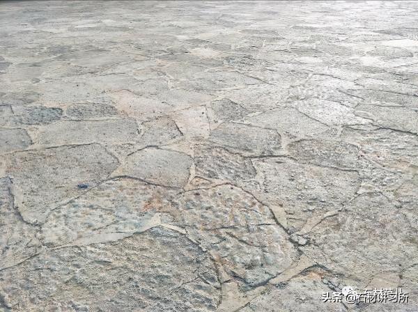 &OpenCurlyDoubleQuote;石頭寨&rdquo;裡看石頭