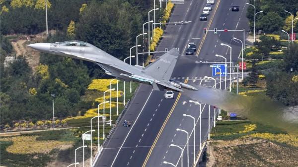 史無前例！原本代號殲-11C的中國首款艦載機，為何後來變成殲-15