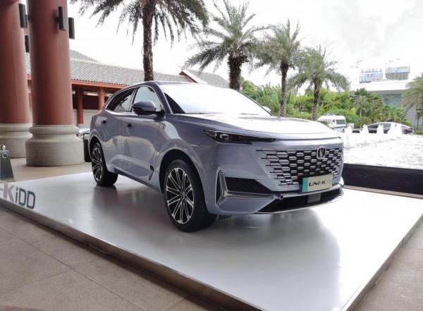 17.69萬起 長安UNI-K iDD開啟預售 配插混系統