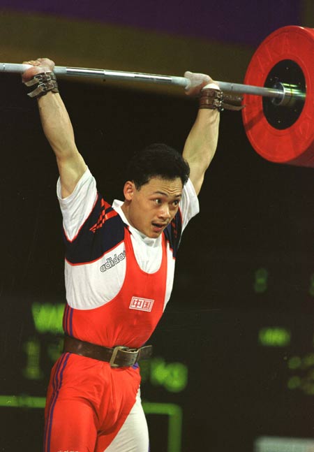 世界舉重冠軍佔旭剛：19歲進入國家隊，2004年退役後娶空姐為妻