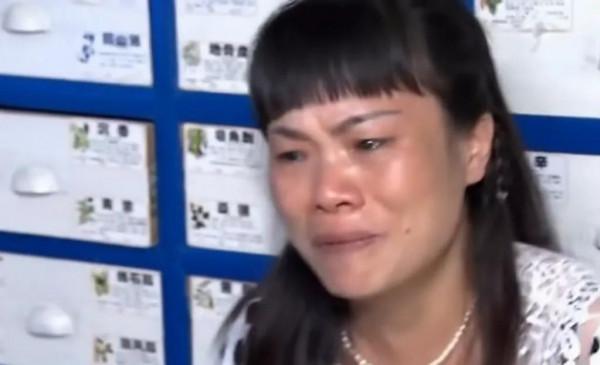 母親去世後，身價百萬的子女不贍養老人外，還要和親爹斷絕關係