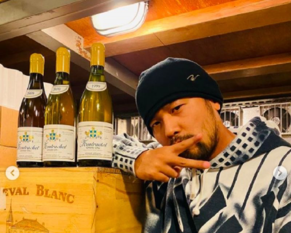 富豪藝人出爐!周杰倫4年賺21億 曬50年藏酒塞牙縫 富豪藝人出爐!周杰倫4年賺21億 曬50年藏酒塞牙縫