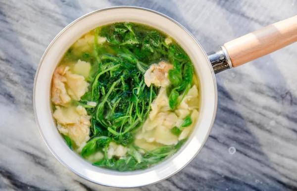 吃萵筍尖不如吃它,現在剛上市,買來鍋裡燙30秒鐘就出鍋,非常鮮 吃萵筍尖不如吃它,現在剛上市,買來鍋裡燙30秒鐘就出鍋,非常鮮