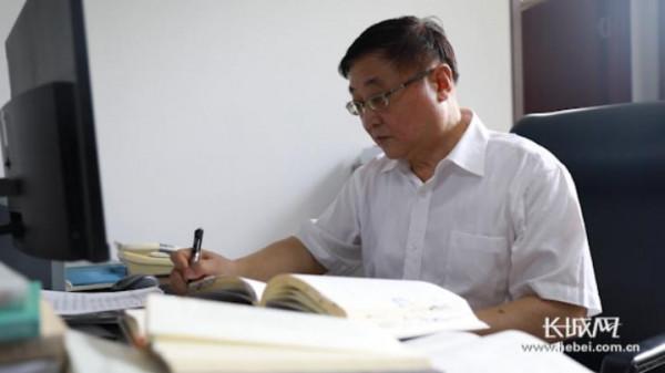 河大百年·大學之大④丨田建民教授：行之苟有恆，久久自芬芳