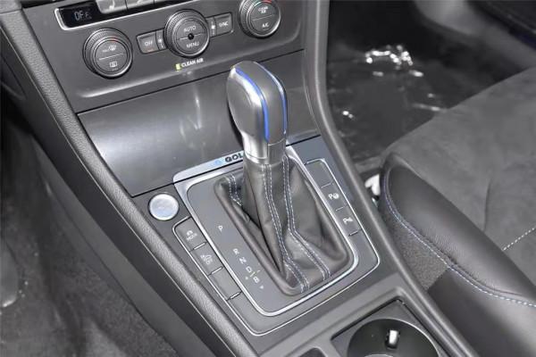 高爾夫&CenterDot;純電：緊湊型車，純電續航里程270km，配獨立懸掛