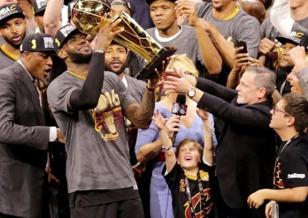 豪賭可休矣！&mdash;&mdash;本賽季籃網湖人的失敗，會是抱團模式的終點嗎？