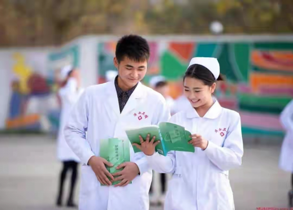 儲殷教授勸窮人家孩子儘量學醫和當老師，誰知道網友並不買賬