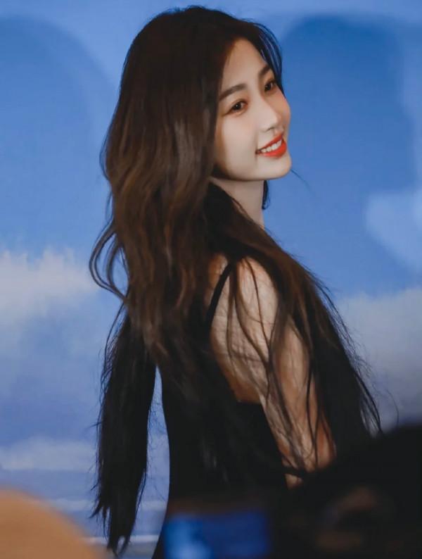 以前覺得虞書欣只是可愛，現在看來也開始漂亮了