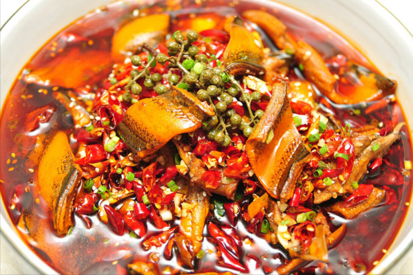 炒黃鱔，到底要不要焯水？四川大廚教你2招，又香又嫩，不臭不腥