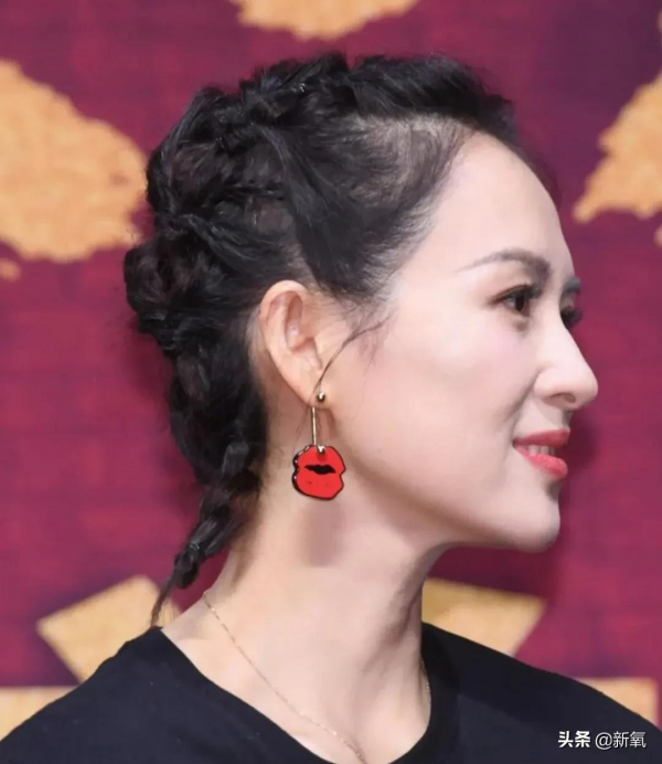 北影節閉幕式，鞏俐顏值太能打了