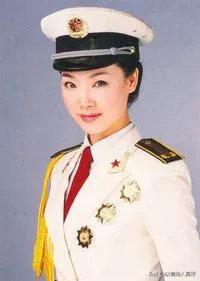 “軍中花仙子”呂薇,與父母不為人知的“戰爭”,未婚最期盼愛情 “軍中花仙子”呂薇,與父母不為人知的“戰爭”,未婚最期盼愛情