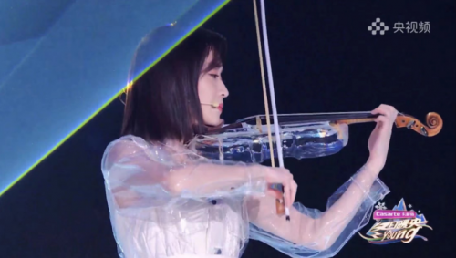 《冬日暖央young》央視白玫瑰魯念冰舞獨秀，完全沒看夠