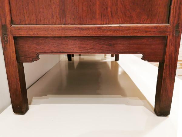 壼門舒展、卷草飄逸,黃花梨方角櫃工手不凡 壼門舒展、卷草飄逸,黃花梨方角櫃工手不凡