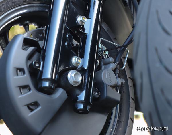 試駕雅馬哈YAMAHA Tricity300!超前部署安全性的三足巨獸 試駕雅馬哈YAMAHA Tricity300!超前部署安全性的三足巨獸