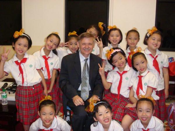 美籍教授潘維廉:攜妻子遠赴中國,先後4次申請綠卡只為成中國人 美籍教授潘維廉:攜妻子遠赴中國,先後4次申請綠卡只為成中國人