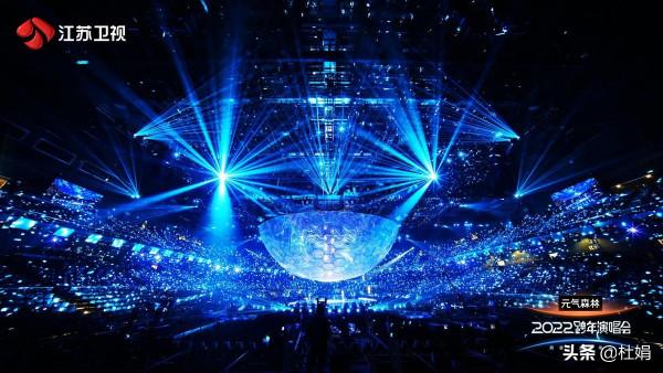 譚維維+鄧麗君這兩招太絕，跨年演唱會江蘇衛視這次又佔C位了