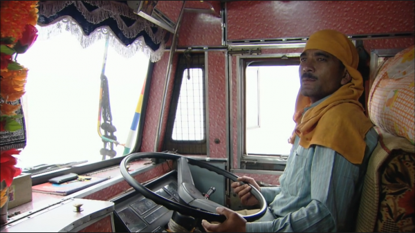 每次穿行都與死神擦肩而過，在這條路上的每一次旅途就是一場冒險