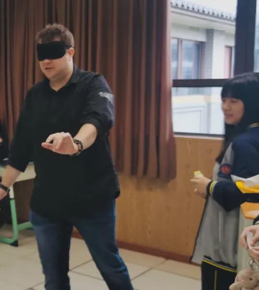 中英燈謎、九大遊戲、牛人獎券…成外中加師生DIY歡度中秋佳節