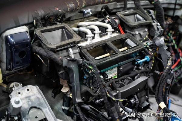 「典藏座駕」整備一臺經典的寶馬E66,於所到之處書寫下闊瀾人生 「典藏座駕」整備一臺經典的寶馬E66,於所到之處書寫下闊瀾人生