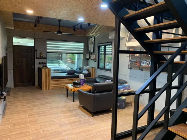 老師DIY改造32年獨棟老屋，變身網紅民宿，朋友天天串門子