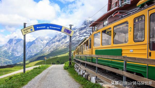在泰國你應該乘坐火車來一次旅行，也許美景就在不經意之間