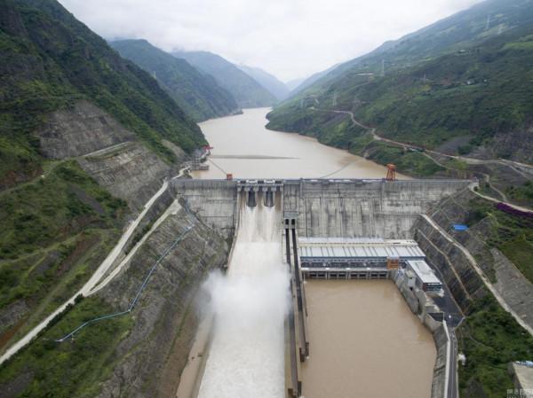 李河君20分鐘暴跌千億,從白手起家到首富,再到老賴的商界傳奇 李河君20分鐘暴跌千億,從白手起家到首富,再到老賴的商界傳奇