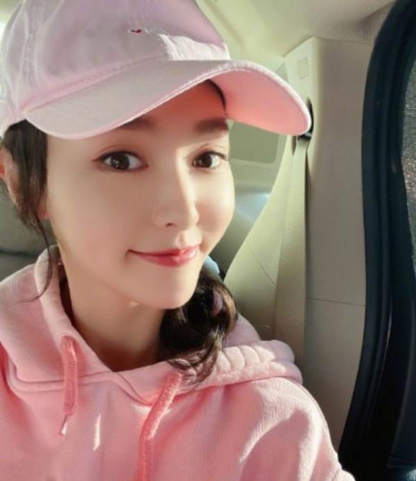 38歲唐嫣婚後被羅晉寵成少女!穿全粉look少女感爆棚,可惜太瘦了 38歲唐嫣婚後被羅晉寵成少女!穿全粉look少女感爆棚,可惜太瘦了