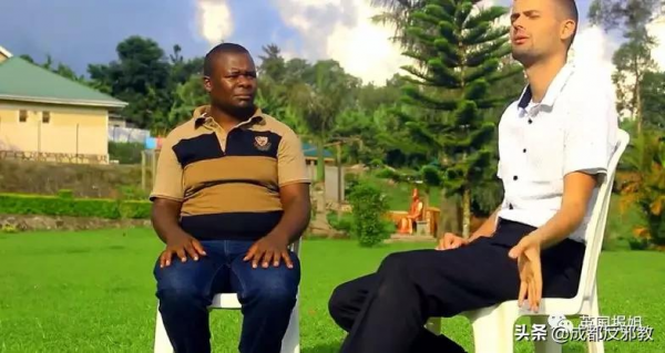 美國牧師製造的“神藥”能治療艾滋?這5萬非洲人喝下的其實是漂白劑! 美國牧師製造的“神藥”能治療艾滋?這5萬非洲人喝下的其實是漂白劑!