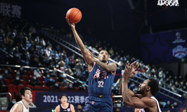 絕了！師徒較量，慘敗上海，廣東宏遠潛藏著兩大危機