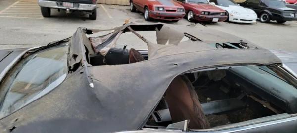 1970年的道奇挑戰者，塵封34年後在廢棄舊車庫裡被發現