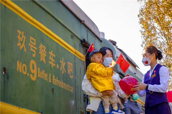 綠皮火車主題餐車來了!! 綠皮火車主題餐車來了!!