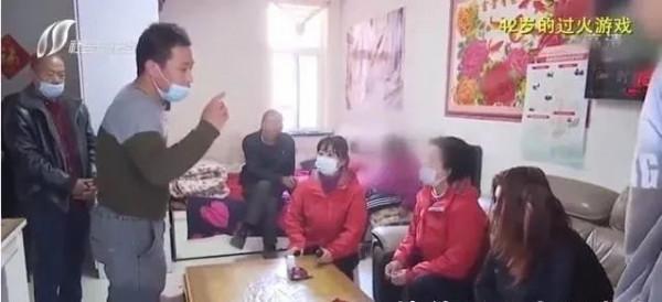 42歲妻子，偷偷離家出走“見網友”墜入愛河，聲稱和子女斷絕關係