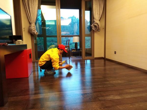 地板打蠟怎麼做?正確施工後使用壽命可延長十幾年 地板打蠟怎麼做?正確施工後使用壽命可延長十幾年
