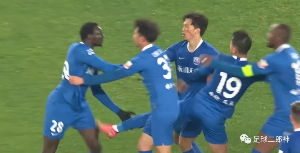 中超內訌鬧劇，“大哥，自己人，別開槍”