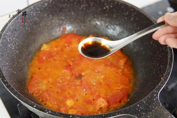 難怪飯店的西紅柿炒雞蛋好吃，多加了2味料，香味一下子濃郁起來